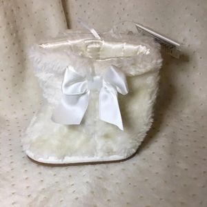 Cream faux fur booties by Elegant Baby size 12mos